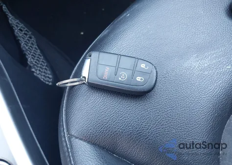 2018 Jeep Compass Latitude 4X4 из США, поврежденный, VIN 3C4NJDBB7JT230826